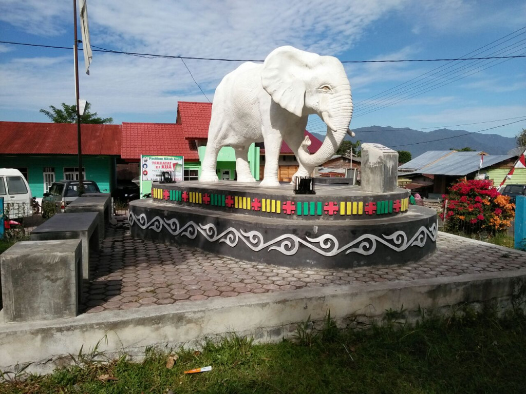 Patung Gajah Putih